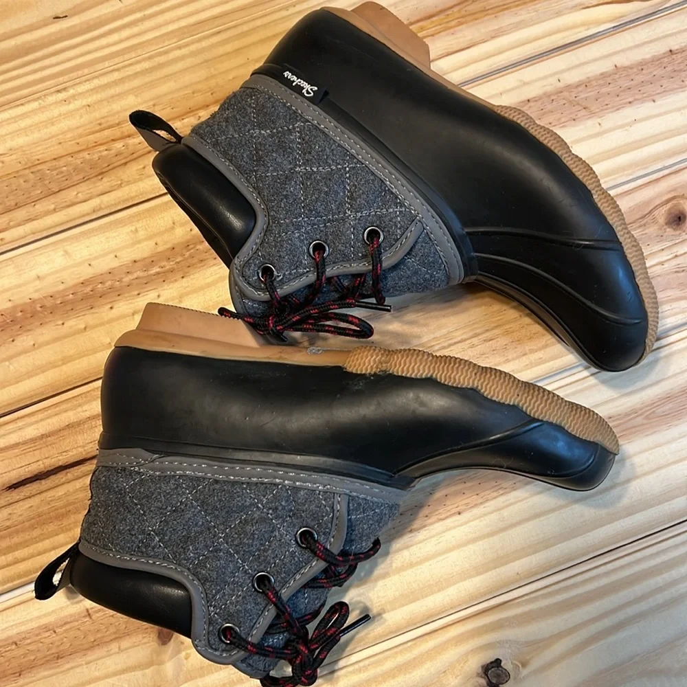 Size 6  Skechers Boots - Picture 3 of 8